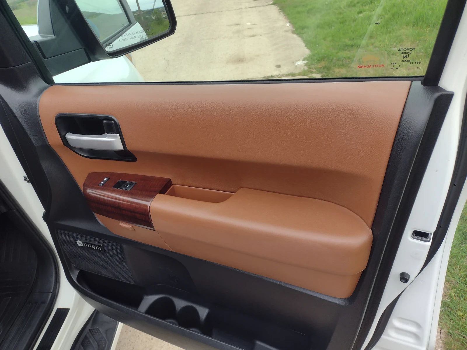 Toyota Sequoia Platinum, снимка 4 - Автомобили и джипове - 54276765