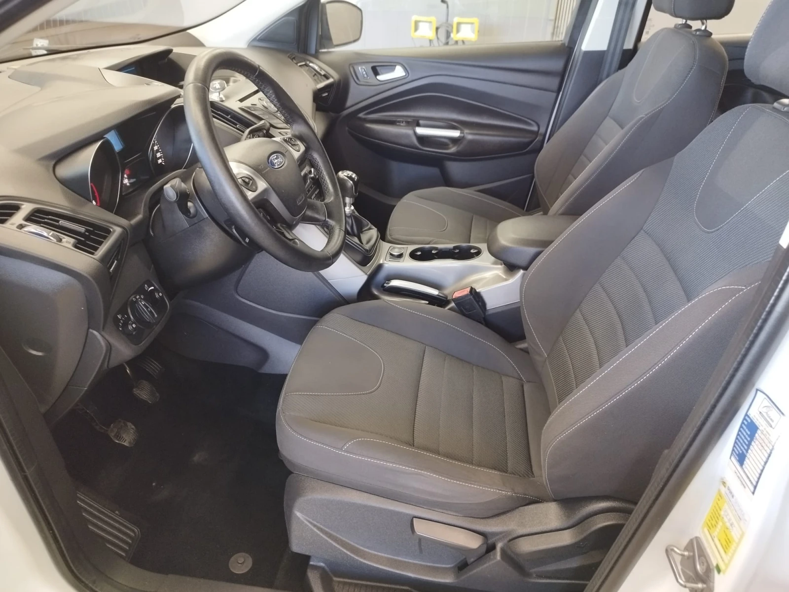 Ford Kuga 2.0 TDCI, снимка 13 - Автомобили и джипове - 54309693