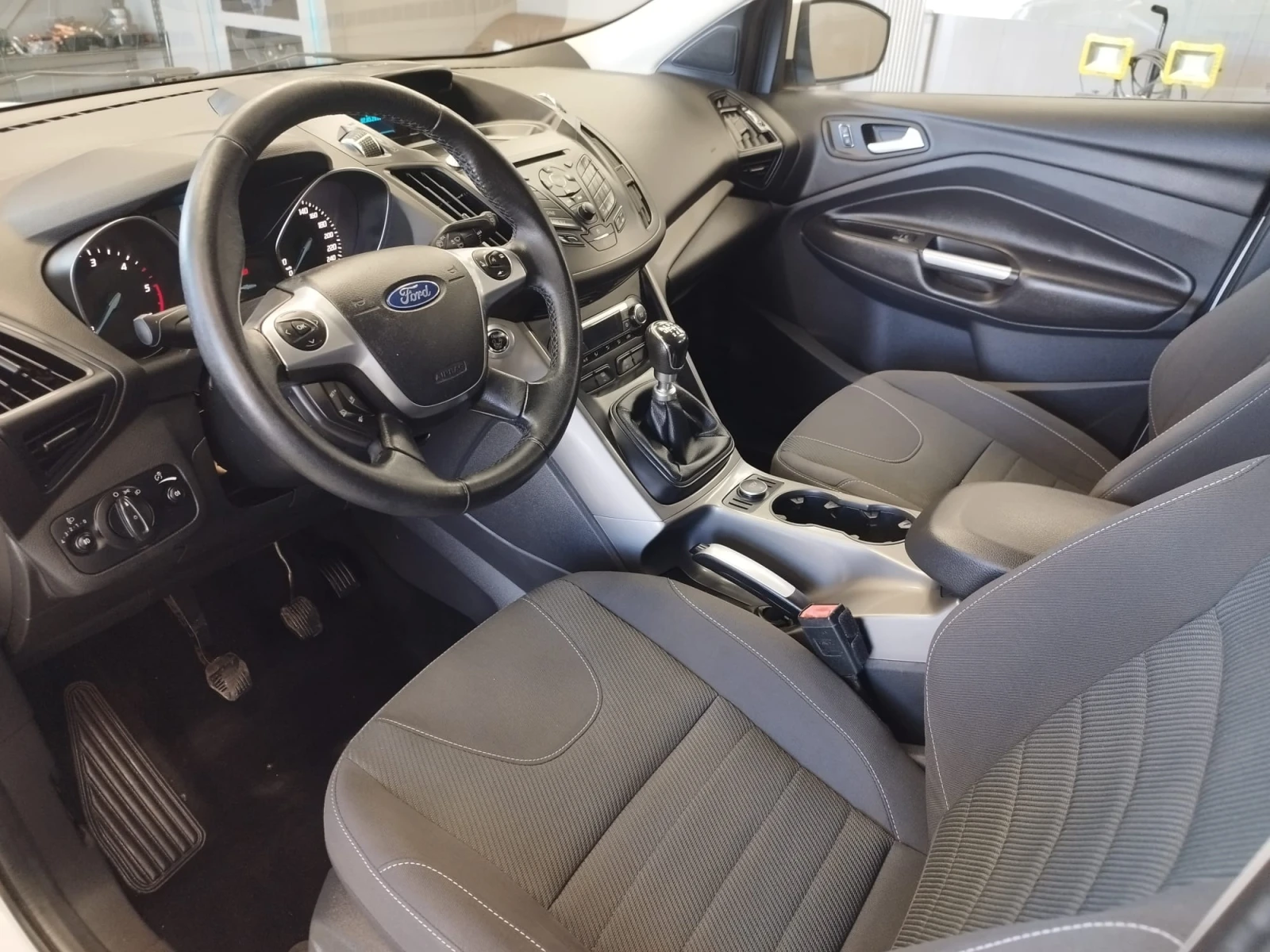 Ford Kuga 2.0 TDCI, снимка 11 - Автомобили и джипове - 54309693