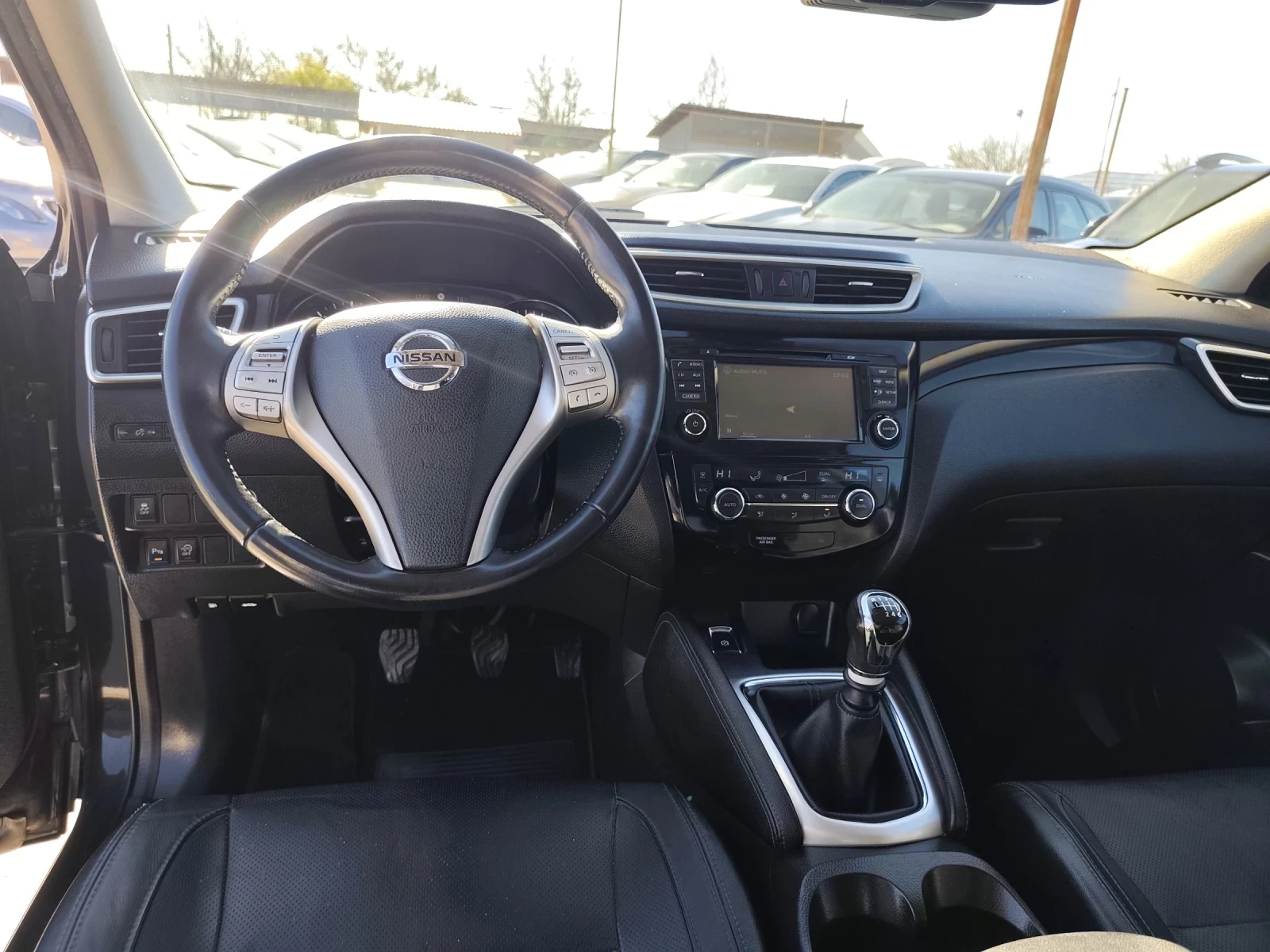 Nissan Qashqai 1.5DCI, Панорама, Кожа, Навигация, , снимка 11 - Автомобили и джипове - 54848154