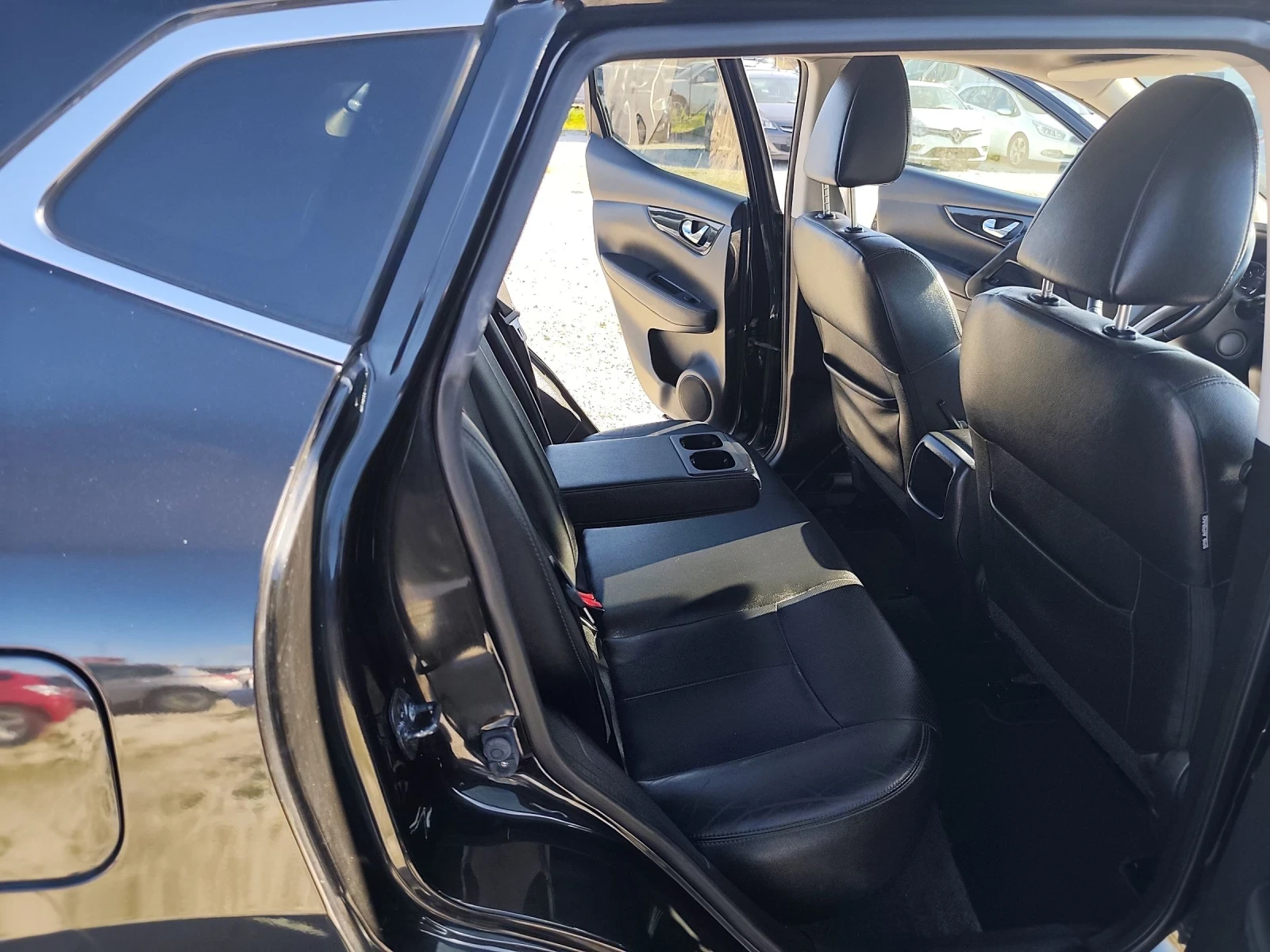Nissan Qashqai 1.5DCI, Панорама, Кожа, Навигация, , снимка 9 - Автомобили и джипове - 54848154