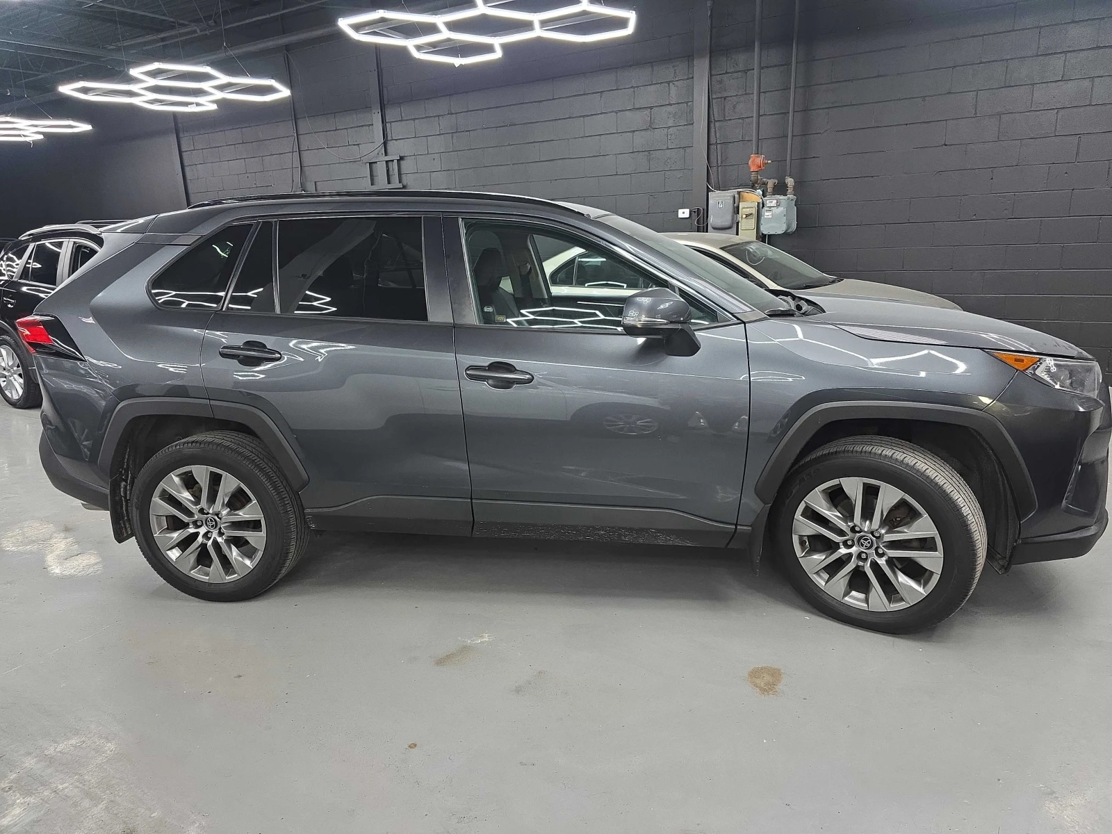 Toyota Rav4 XLE * AWD * АВТОКРЕДИТ БЕЗ ПЪРВОНАЧАЛНА ВНОСКА, снимка 3 - Автомобили и джипове - 54909036