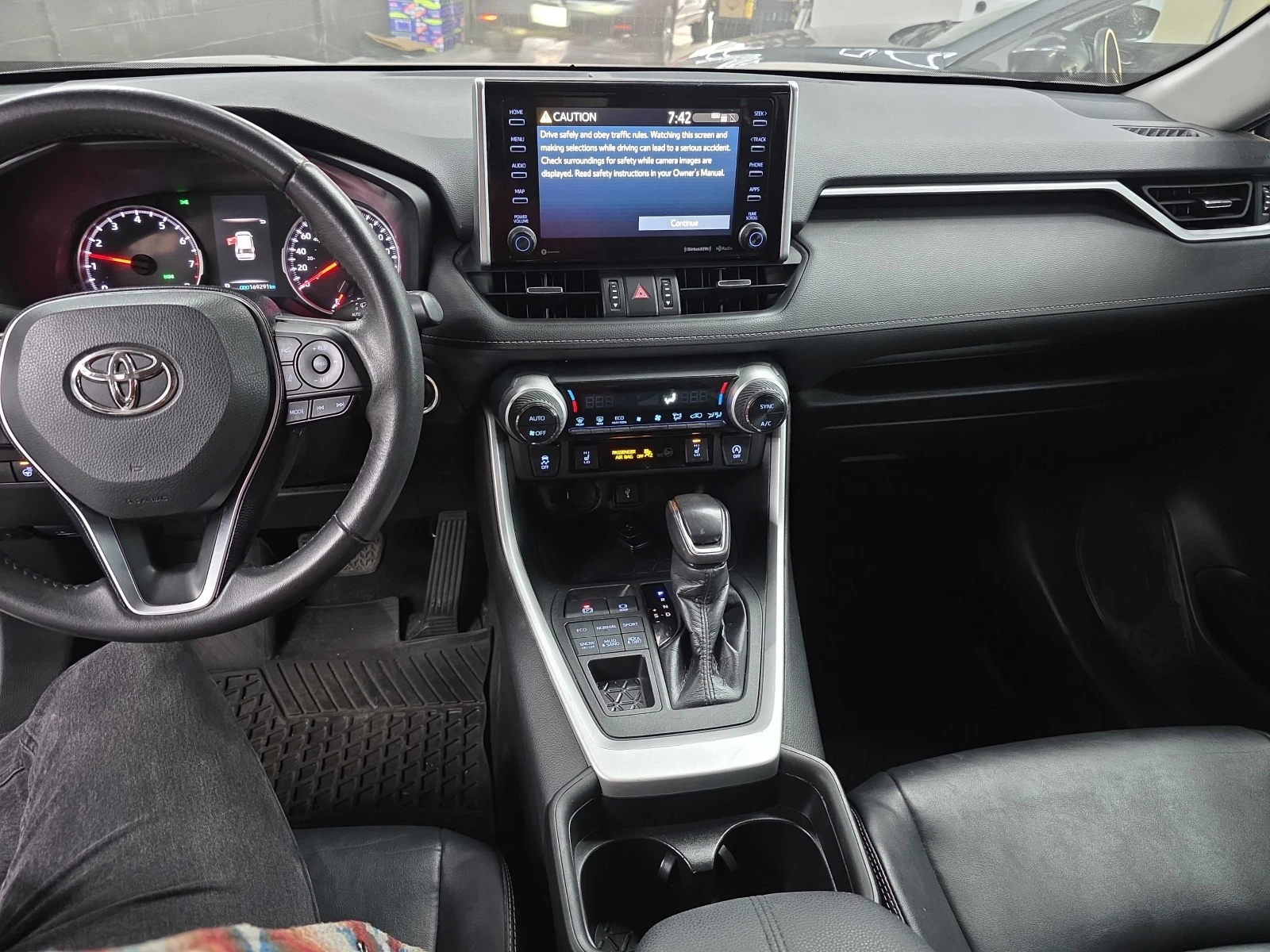 Toyota Rav4 XLE * AWD * АВТОКРЕДИТ БЕЗ ПЪРВОНАЧАЛНА ВНОСКА, снимка 8 - Автомобили и джипове - 54909036