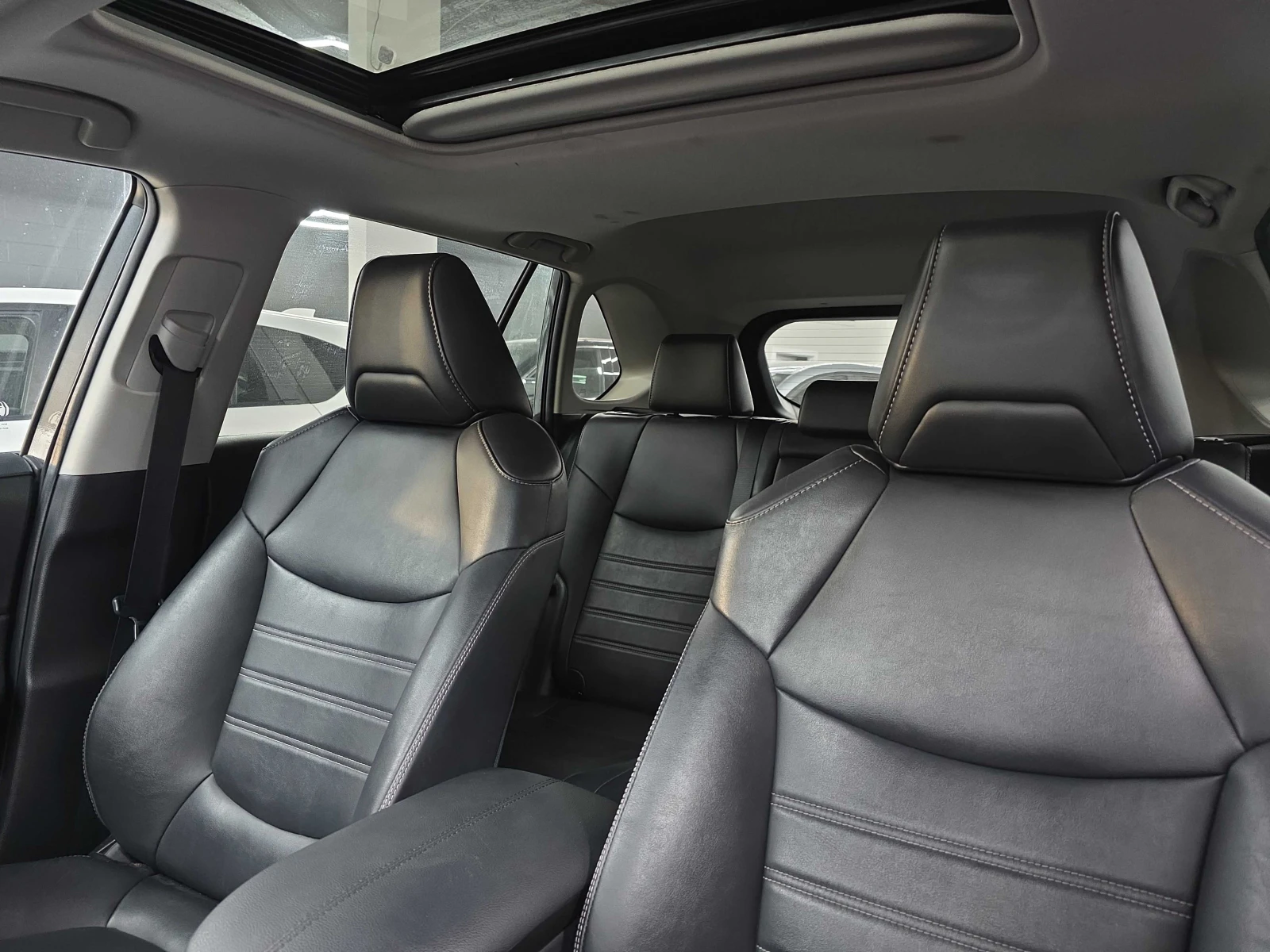 Toyota Rav4 XLE * AWD * АВТОКРЕДИТ БЕЗ ПЪРВОНАЧАЛНА ВНОСКА, снимка 12 - Автомобили и джипове - 54909036