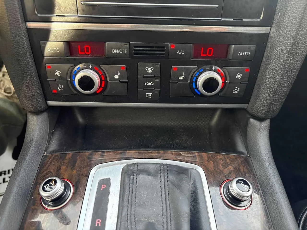 Audi Q7 * 3.0T Technik * CARFAX * ОПЦИЯ ЗА ФИНАНСИРАНЕ * , снимка 13 - Автомобили и джипове - 55663096