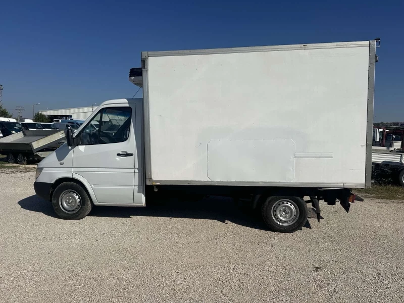 Mercedes-Benz Sprinter 313 Хладилен, снимка 8 - Бусове и автобуси - 47378884