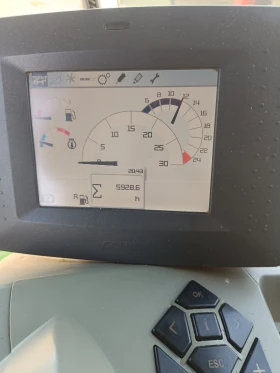 Комбайн Claas Tucano 440, снимка 9