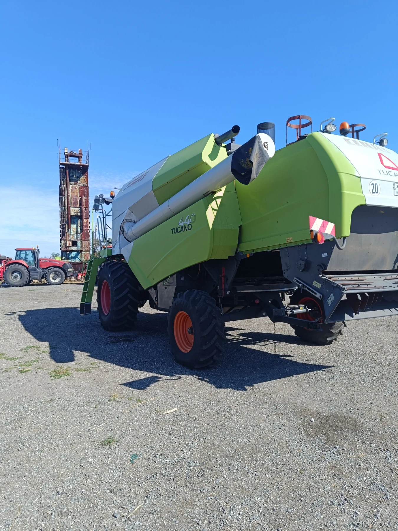 Комбайн Claas Tucano 440, снимка 4 - Селскостопанска техника - 55659448