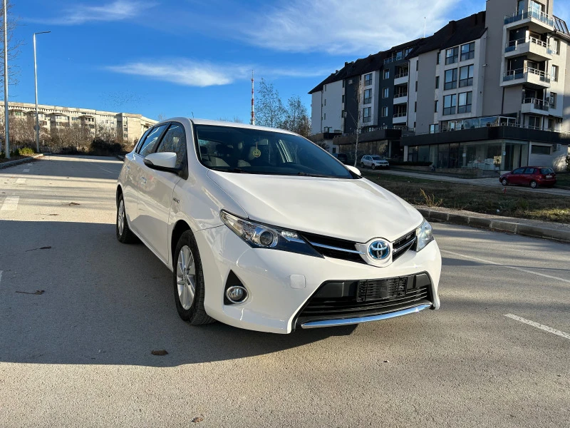 Toyota Auris Хибрид, снимка 8 - Автомобили и джипове - 46958627