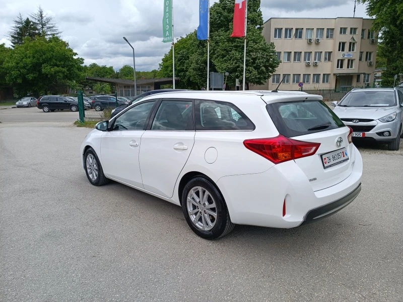 Toyota Auris 1.6i-132кс-ШВЕЙЦАРИЯ-АВТОМАТ-Keyless, снимка 6 - Автомобили и джипове - 46280987