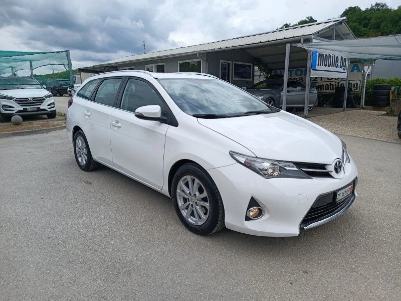 Toyota Auris 1.6i-132кс-ШВЕЙЦАРИЯ-АВТОМАТ-Keyless, снимка 2 - Автомобили и джипове - 46280987