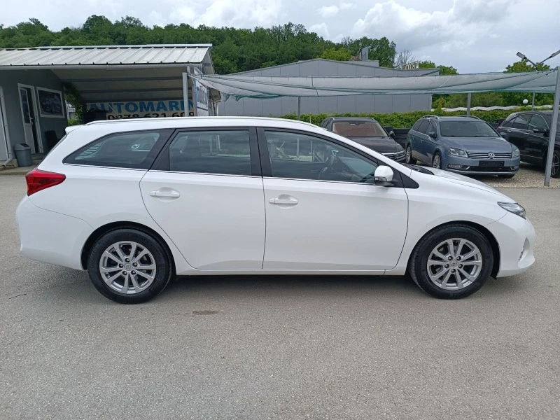 Toyota Auris 1.6i-132кс-ШВЕЙЦАРИЯ-АВТОМАТ-Keyless, снимка 3 - Автомобили и джипове - 46280987