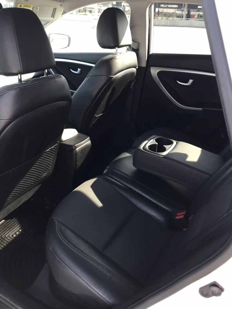 Hyundai I30 1.6 CRDI 110 к.с Weekend-Automat, снимка 12 - Автомобили и джипове - 51180421