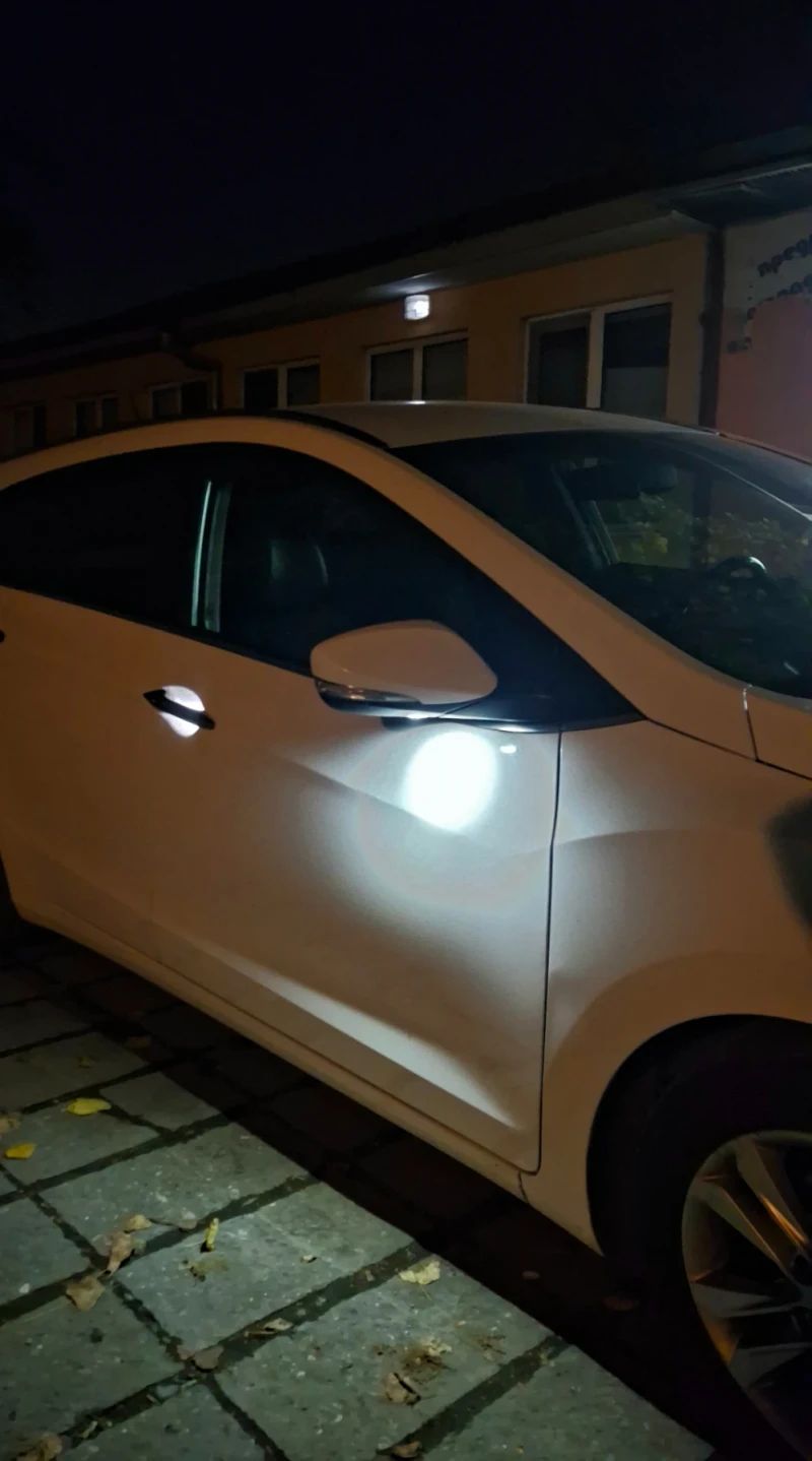 Hyundai I30 1.6 CRDI 110 к.с Weekend-Automat, снимка 17 - Автомобили и джипове - 51180421