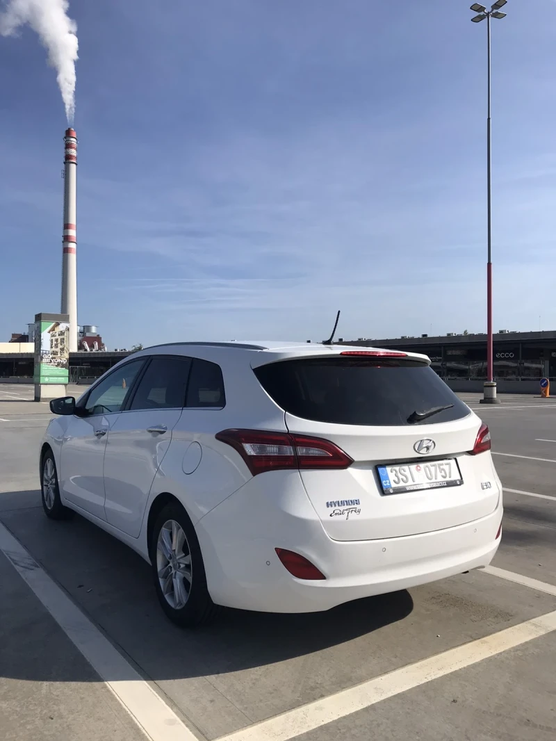 Hyundai I30 1.6 CRDI 110 к.с Weekend-Automat, снимка 4 - Автомобили и джипове - 51180421