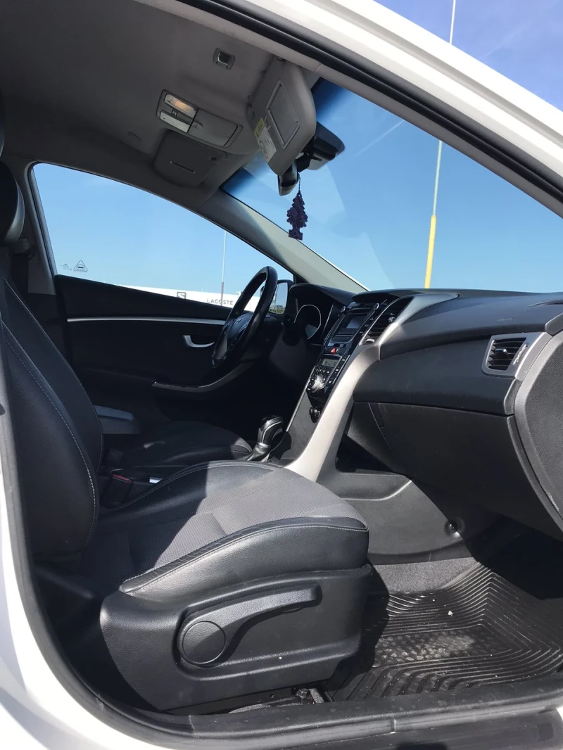 Hyundai I30 1.6 CRDI 110 к.с Weekend-Automat, снимка 10 - Автомобили и джипове - 51180421