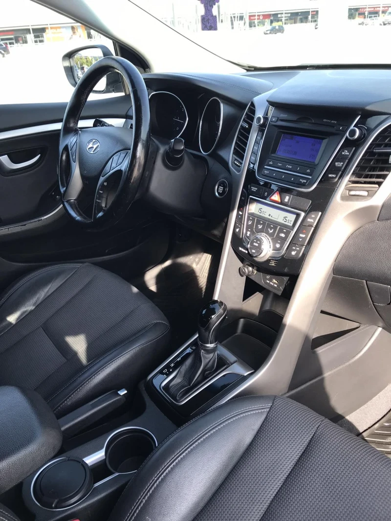 Hyundai I30 1.6 CRDI 110 к.с Weekend-Automat, снимка 9 - Автомобили и джипове - 51180421