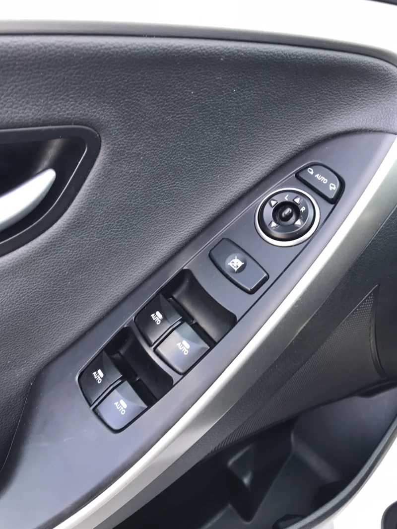 Hyundai I30 1.6 CRDI 110 к.с Weekend-Automat, снимка 13 - Автомобили и джипове - 51180421
