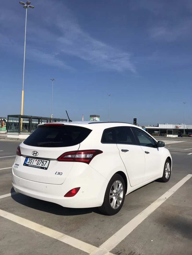 Hyundai I30 1.6 CRDI 110 к.с Weekend-Automat, снимка 5 - Автомобили и джипове - 51180421