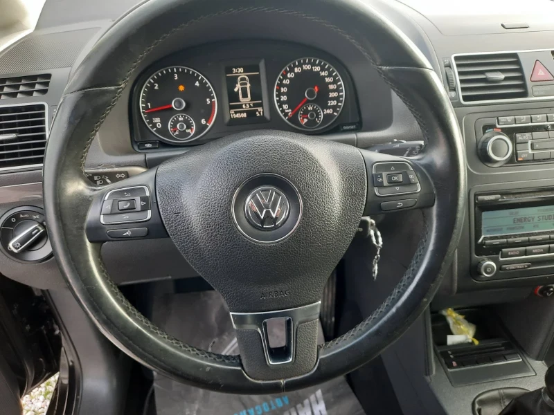 VW Touran 1.6 105к.с 7 местен, снимка 10 - Автомобили и джипове - 52540606