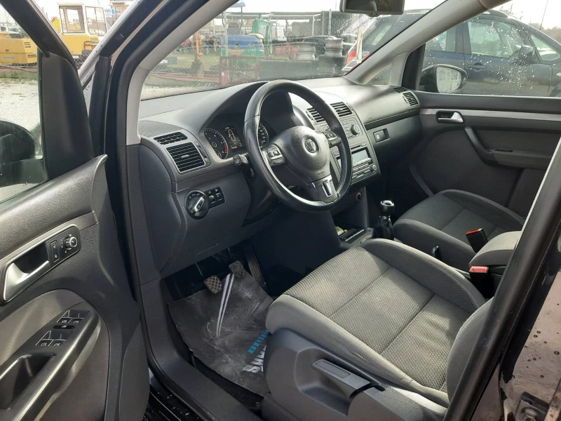 VW Touran 1.6 105к.с 7 местен, снимка 6 - Автомобили и джипове - 52540606