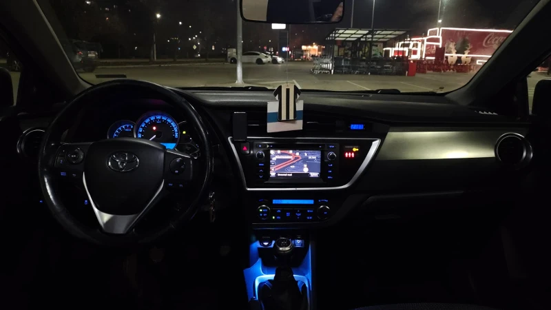Toyota Auris, снимка 7 - Автомобили и джипове - 52633299