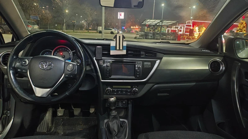 Toyota Auris, снимка 5 - Автомобили и джипове - 52633299