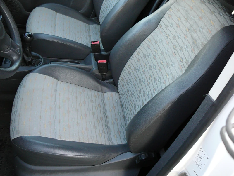 VW Caddy 1.6 tdi MAXI 102кс, снимка 9 - Автомобили и джипове - 52828949