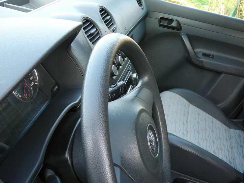 VW Caddy 1.6 tdi MAXI 102кс, снимка 14 - Автомобили и джипове - 52828949
