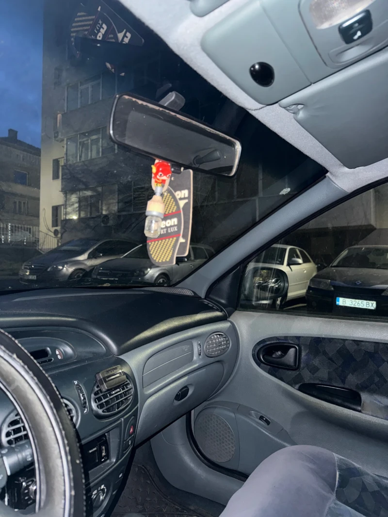 Renault Megane Renault Megane 1.6 бензин 75 к.с. 1998 г., снимка 6 - Автомобили и джипове - 52975665