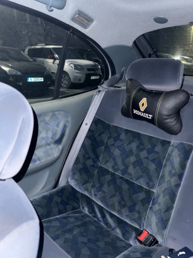Renault Megane Renault Megane 1.6 бензин 75 к.с. 1998 г., снимка 8 - Автомобили и джипове - 52975665