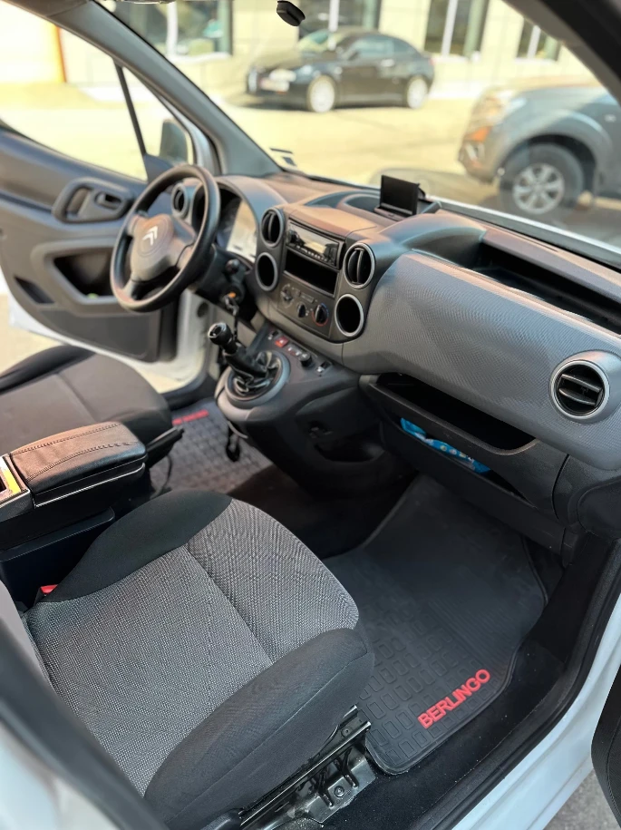 Citroen Berlingo 1.6 Климатик, снимка 12 - Автомобили и джипове - 53095796