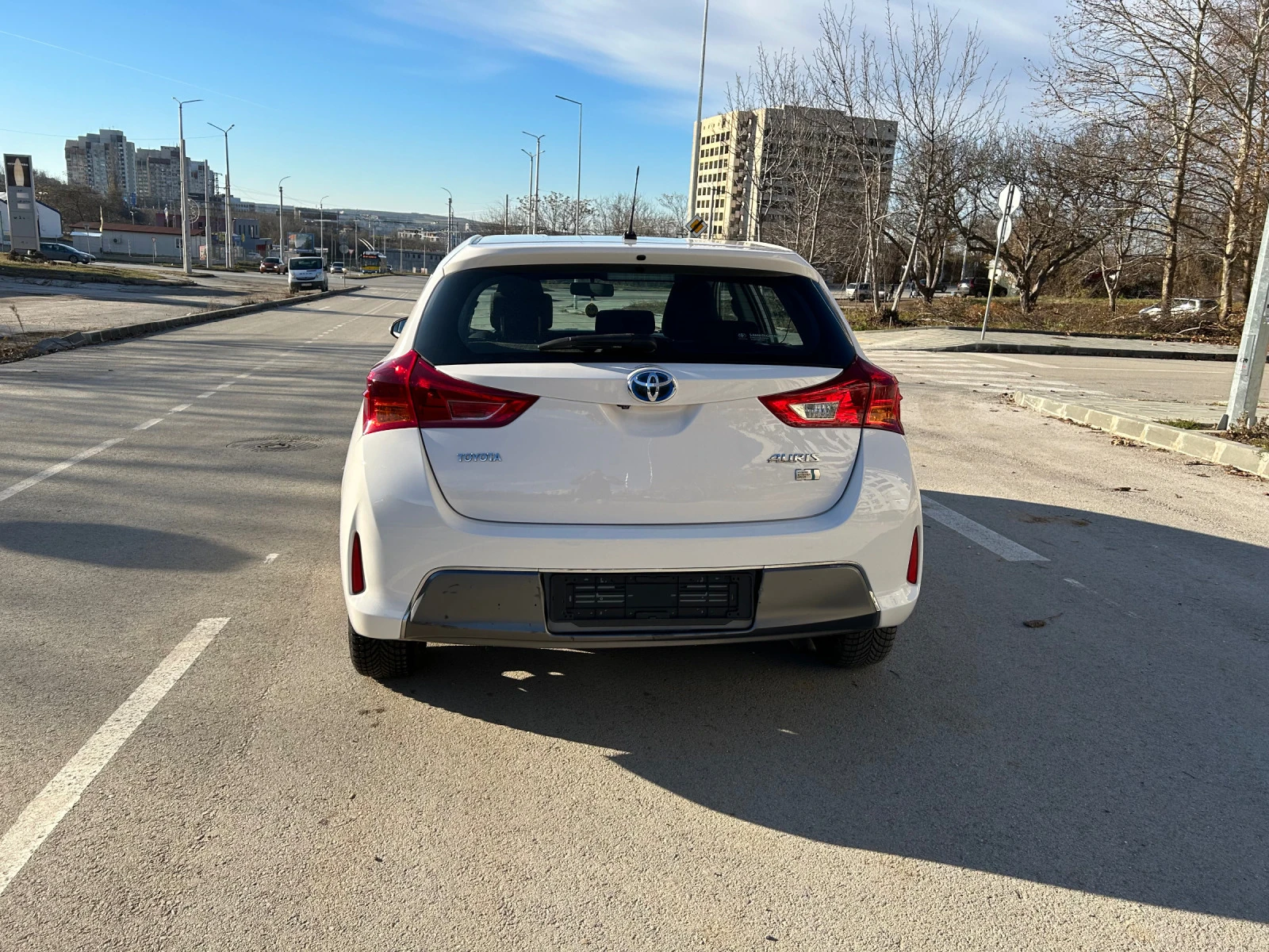 Toyota Auris Хибрид - изображение 5