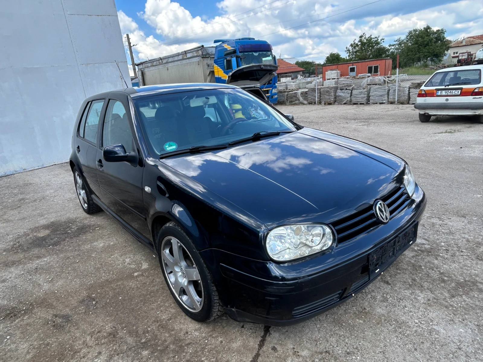 VW Golf 1.9tdi 101 2002 - изображение 2