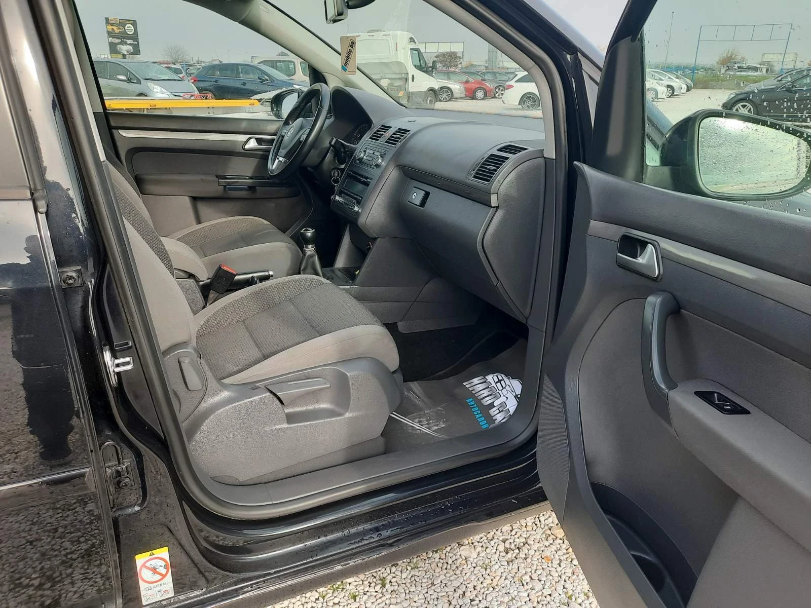 VW Touran 1.6 105к.с 7 местен - изображение 8