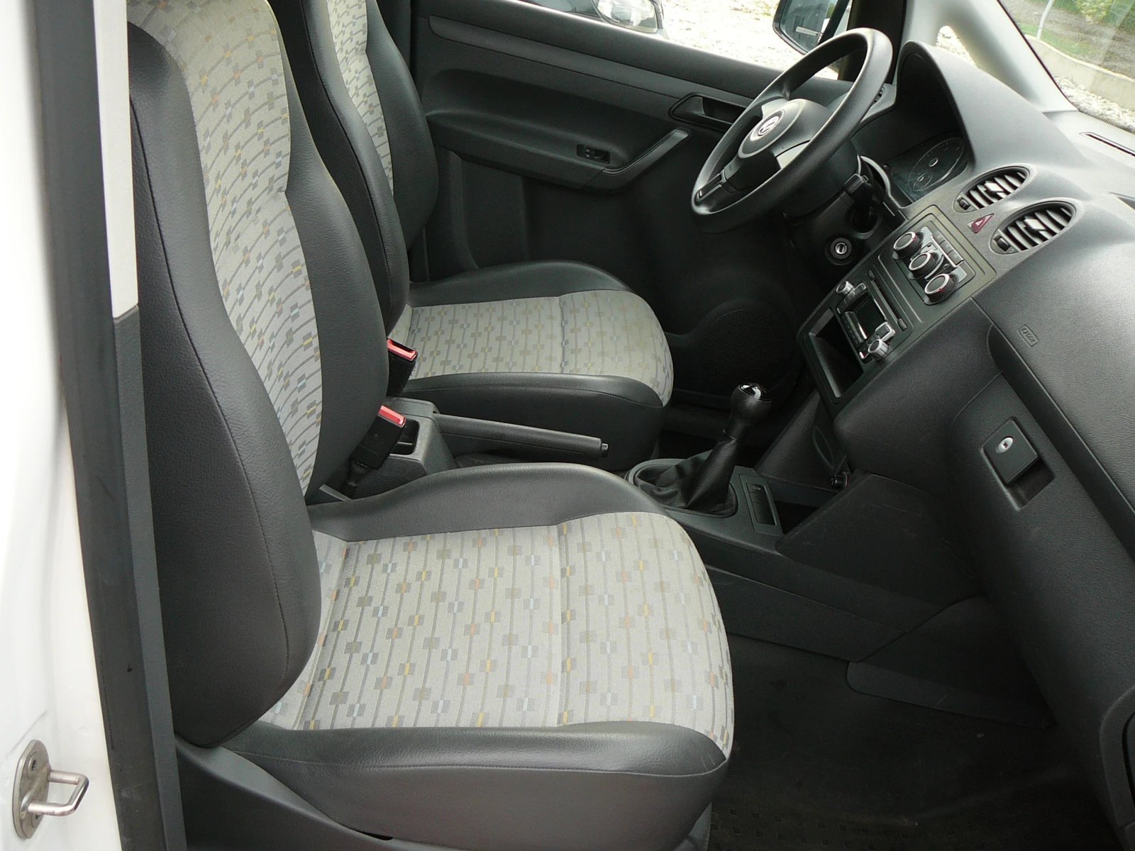 VW Caddy 1.6 tdi MAXI 102кс - изображение 8