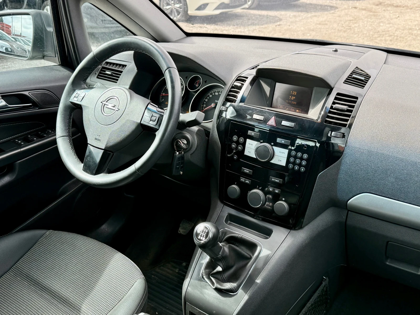 Opel Zafira 6+ 1* EcomTurbo* Cosmo* Панорама* Темпомат, снимка 13 - Автомобили и джипове - 54032831