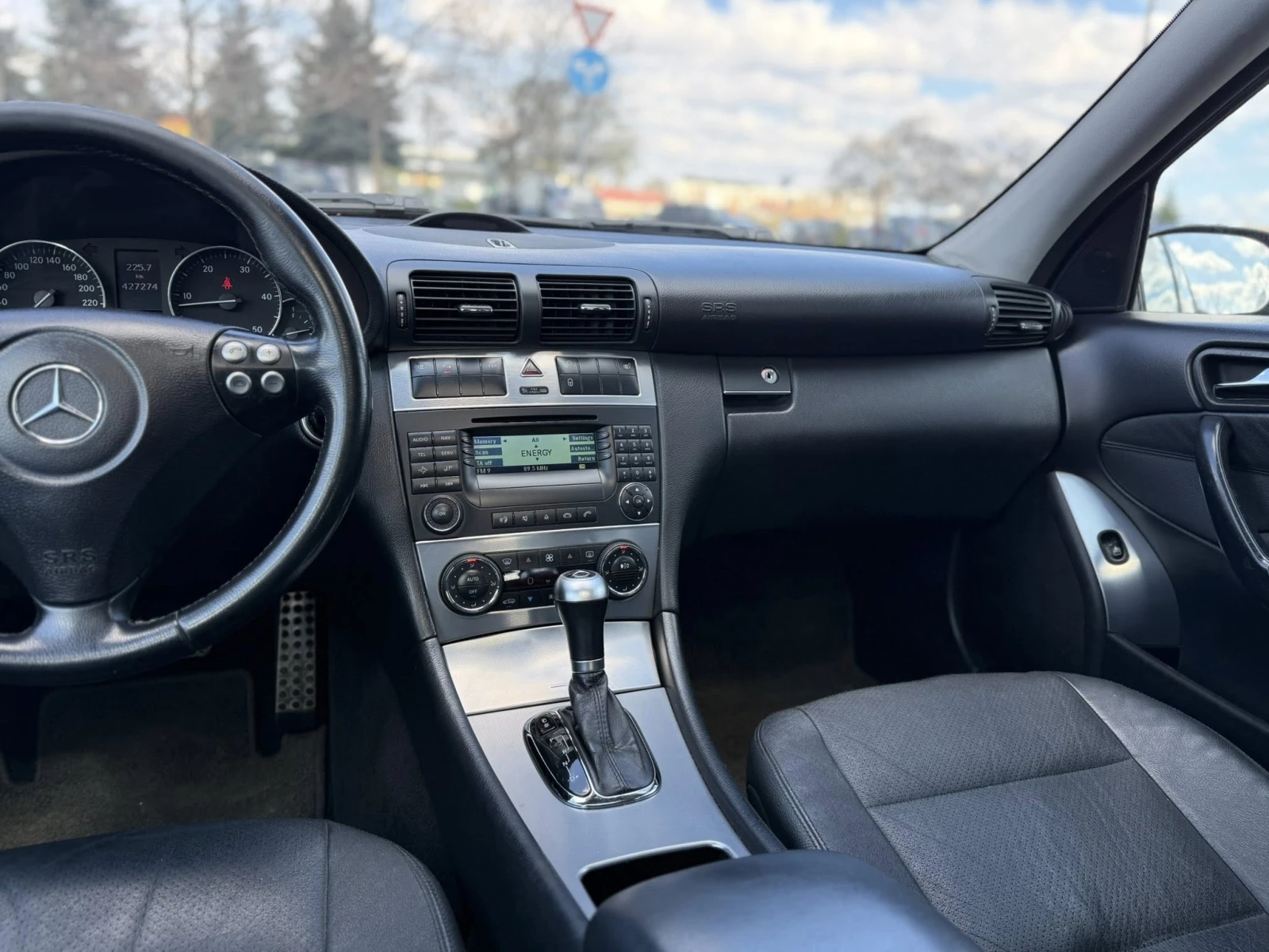 Mercedes-Benz C 320 7 g tronik TOP !, снимка 10 - Автомобили и джипове - 54163609