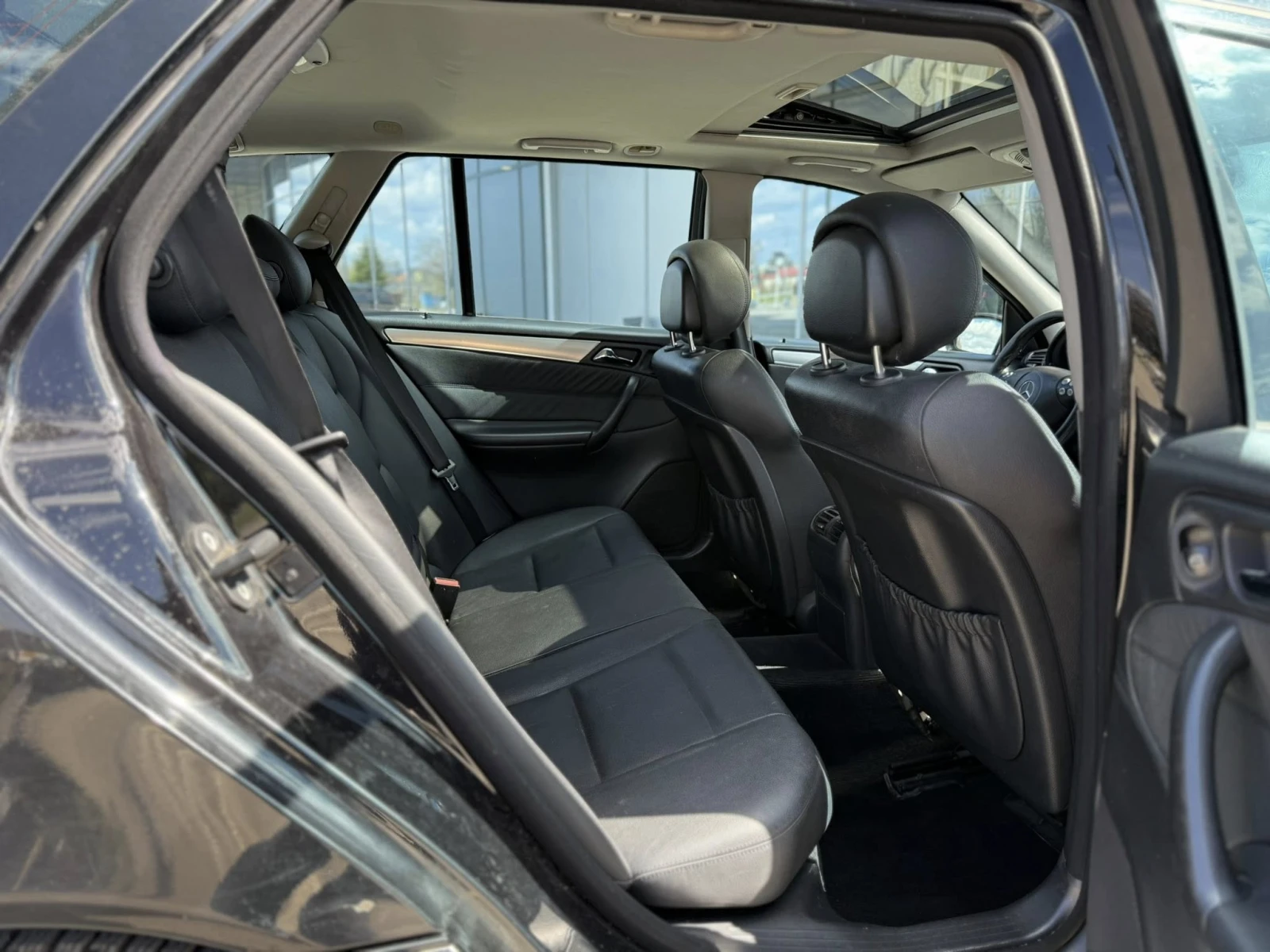 Mercedes-Benz C 320 7 g tronik TOP !, снимка 15 - Автомобили и джипове - 54163609