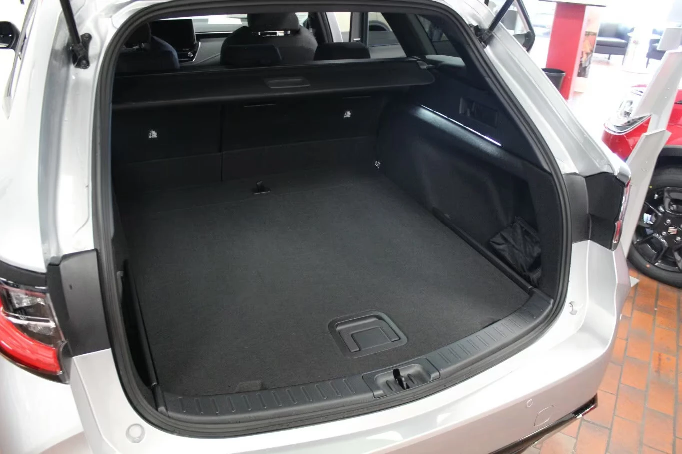 Suzuki Swace 1.8HEV/122HP/COMFORT/CAM/NAVI/LED/KLESS/157q, снимка 10 - Автомобили и джипове - 54193981