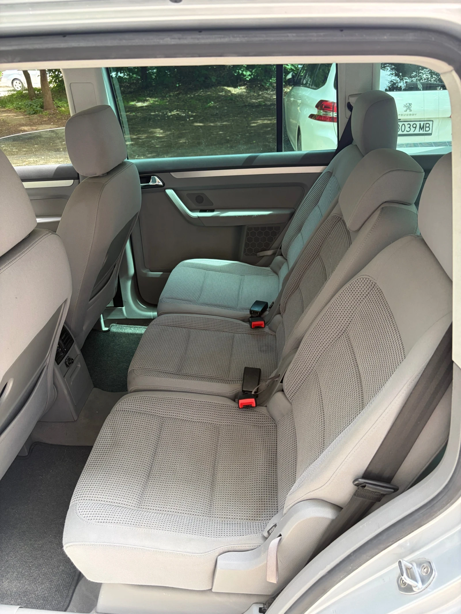 VW Touran, снимка 10 - Автомобили и джипове - 54608623