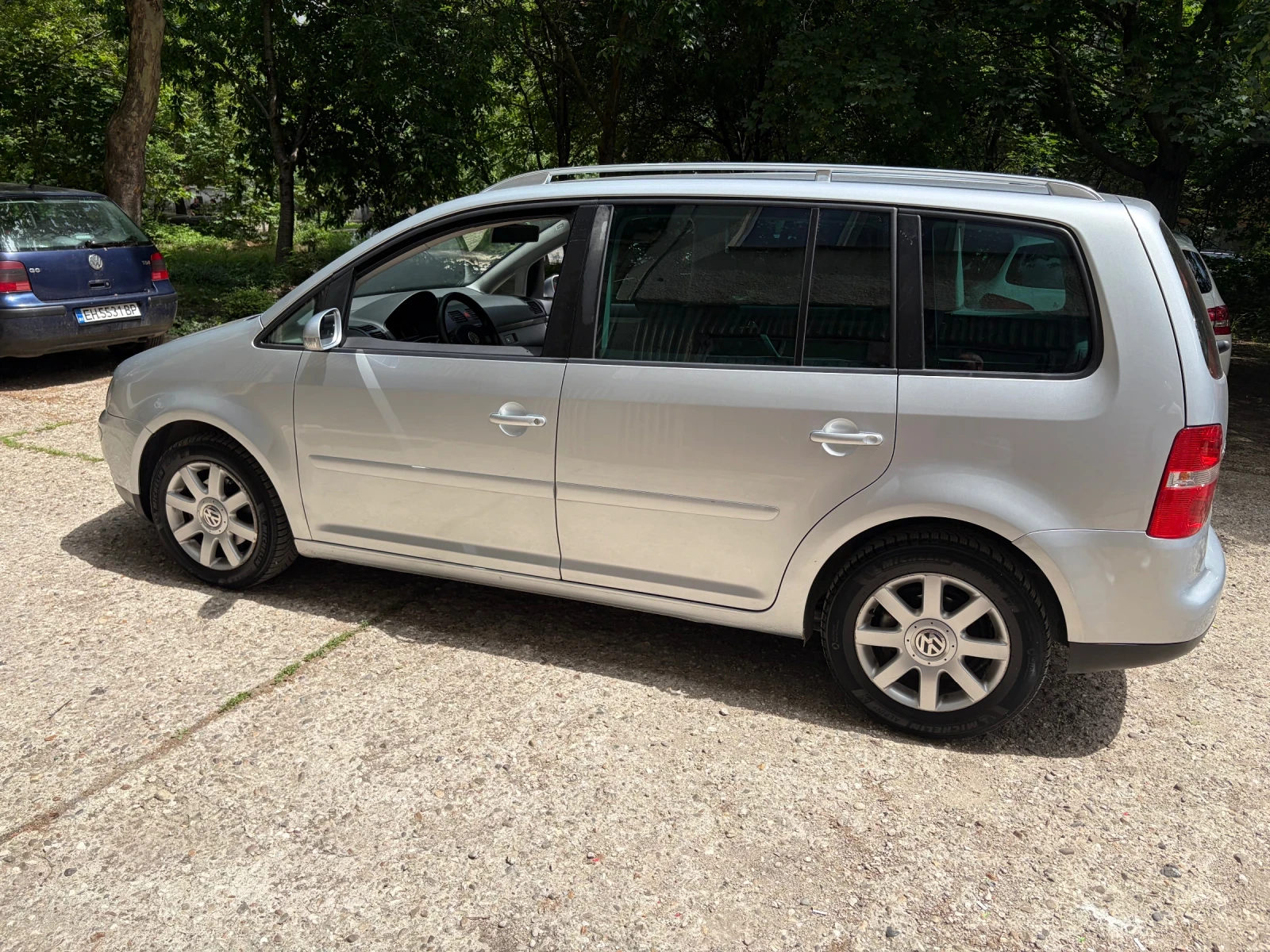 VW Touran, снимка 6 - Автомобили и джипове - 54608623