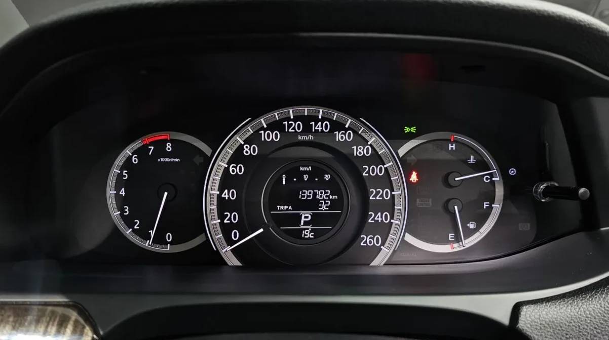 Honda Accord 2.4 бензин! Автоматик! Екзекютив!, снимка 11 - Автомобили и джипове - 54819634