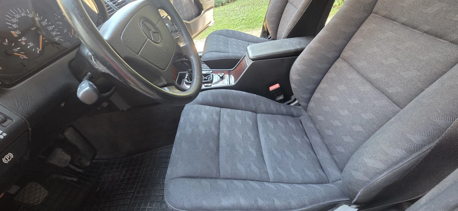 Mercedes-Benz C 200, снимка 10 - Автомобили и джипове - 55524112