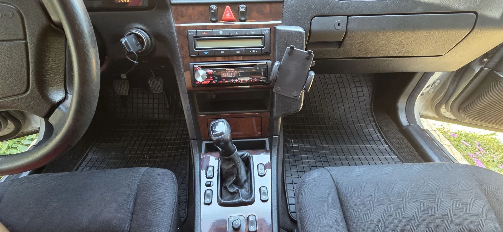 Mercedes-Benz C 200, снимка 9 - Автомобили и джипове - 55524112