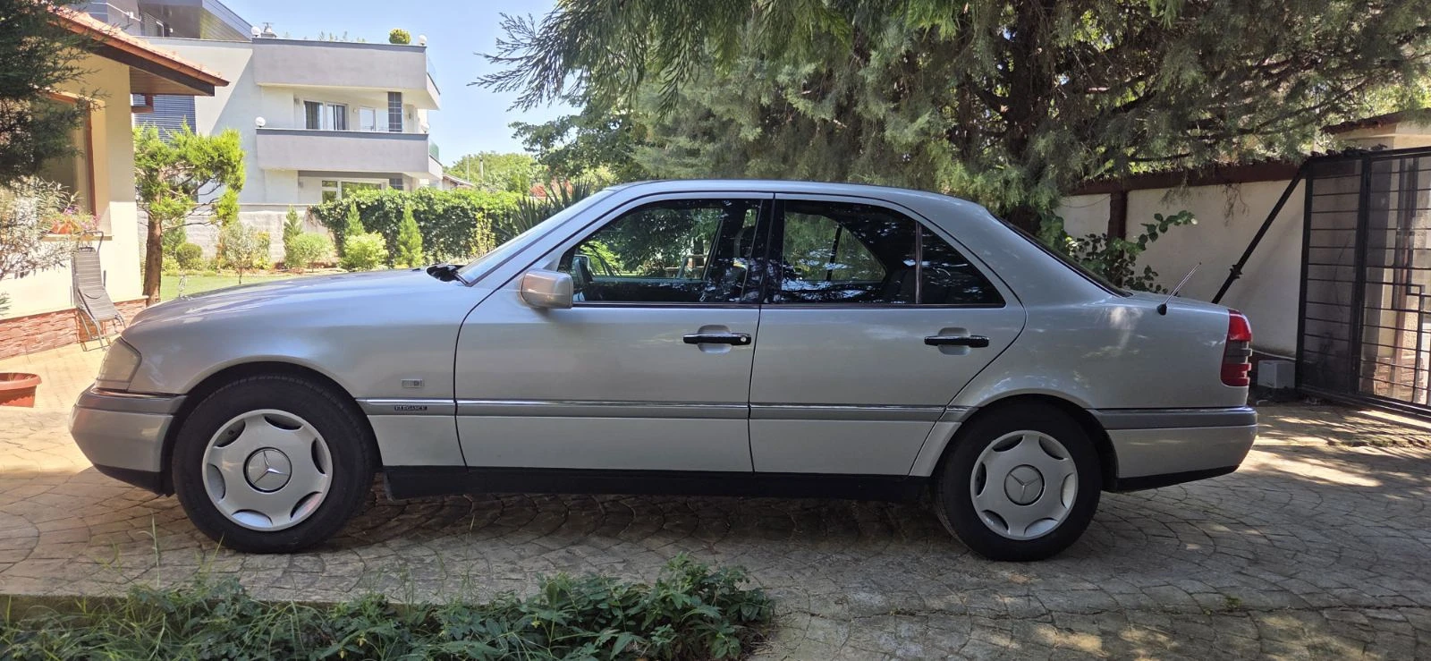 Mercedes-Benz C 200, снимка 17 - Автомобили и джипове - 55524112