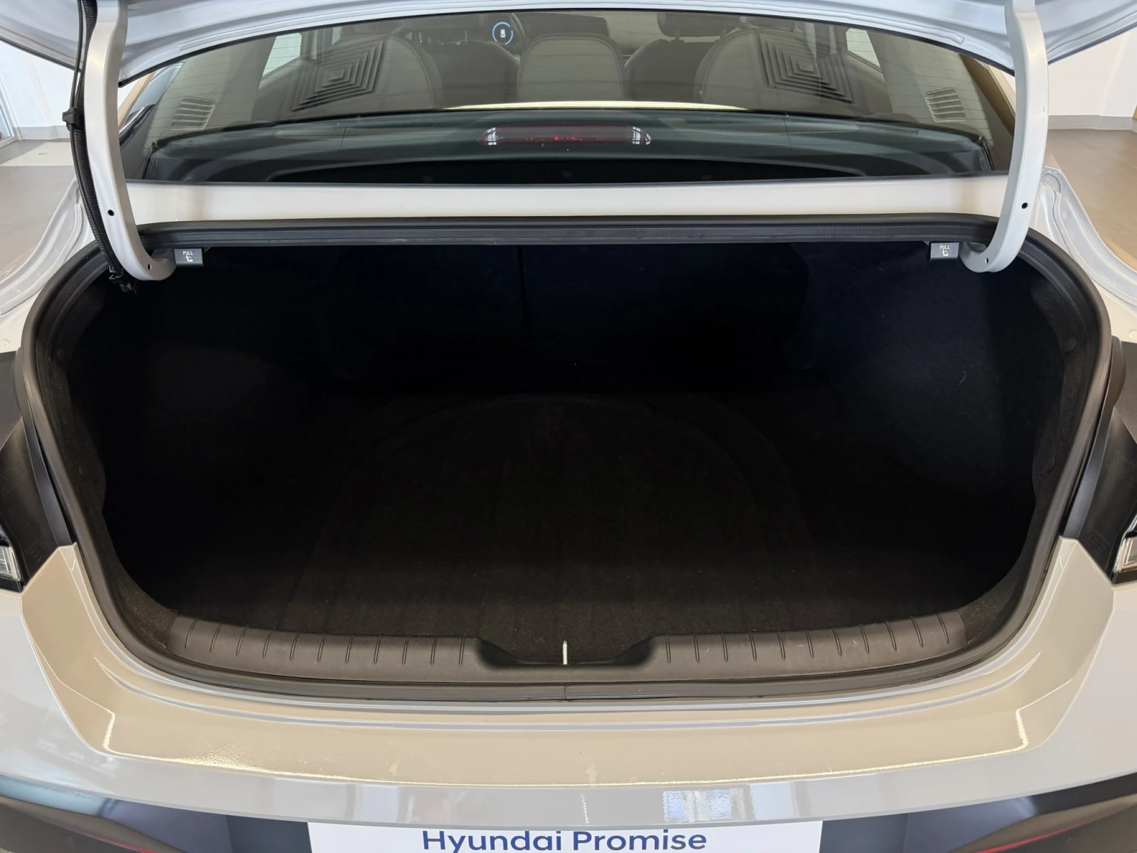 Hyundai Elantra PREMIUM, снимка 17 - Автомобили и джипове - 55936529