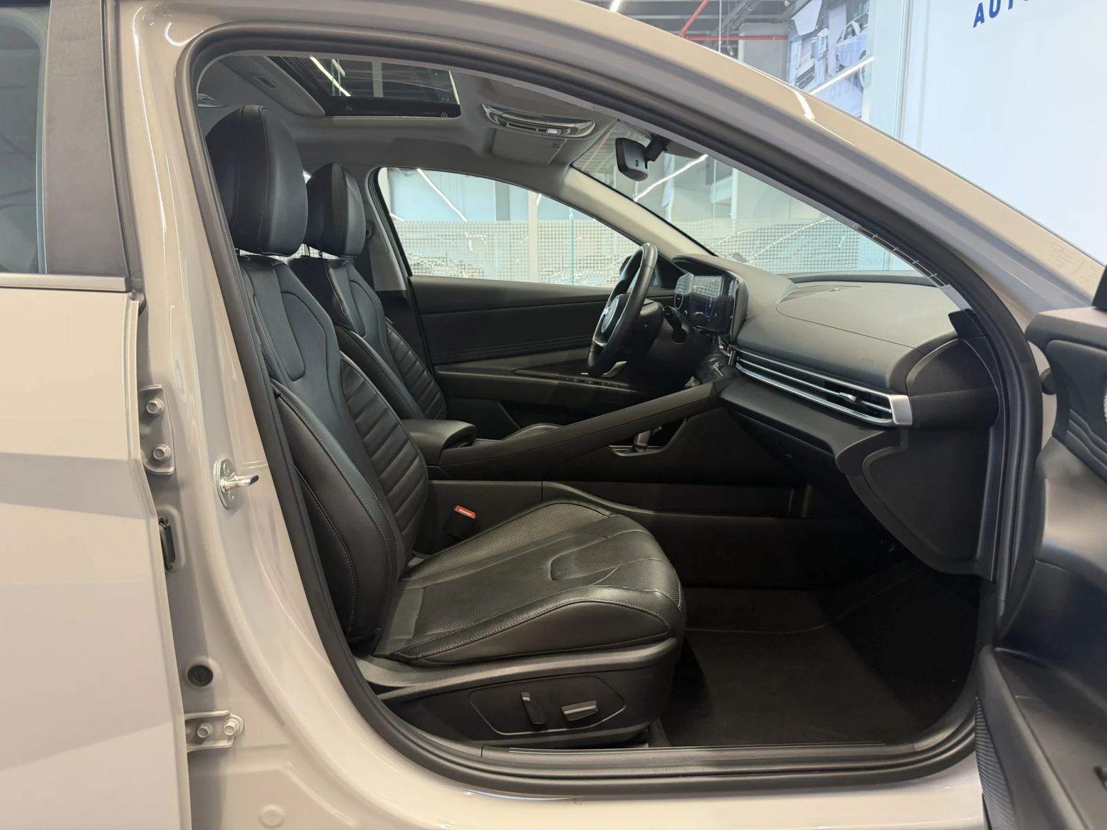 Hyundai Elantra PREMIUM, снимка 16 - Автомобили и джипове - 55936529
