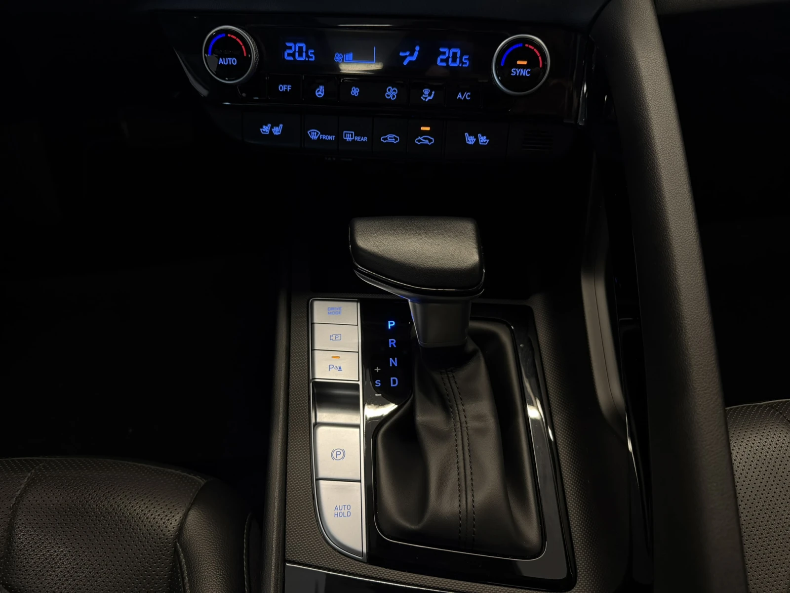 Hyundai Elantra PREMIUM, снимка 14 - Автомобили и джипове - 55936529