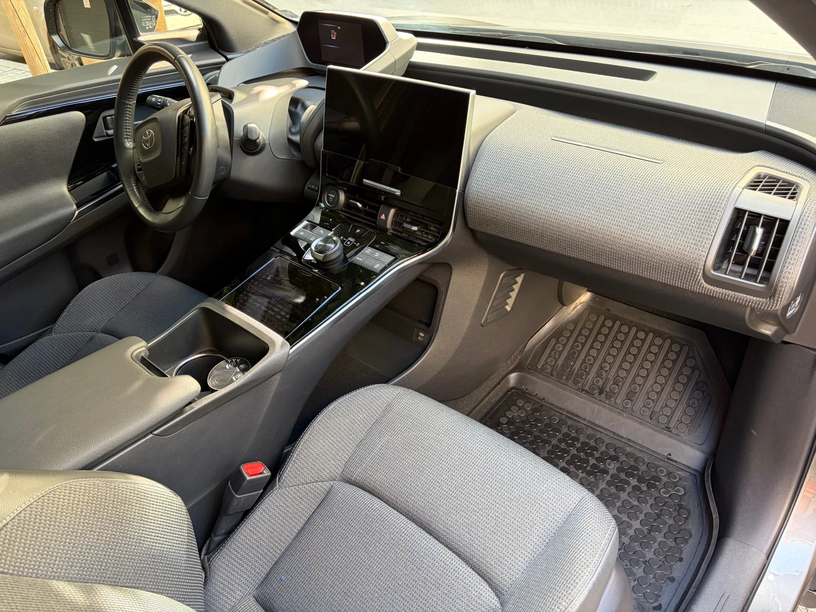 Toyota bZ4X, снимка 16 - Автомобили и джипове - 56179847